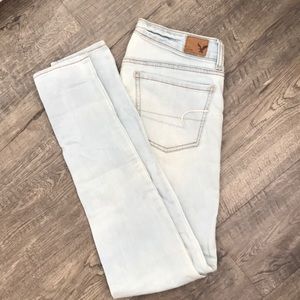 Light wash skinny jeans